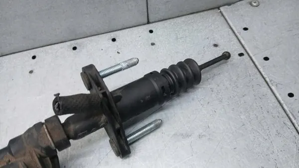 Bomba de embreagem Opel Vectra C 2.2DTI 04R 24412670 image 5