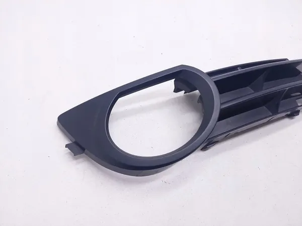 AUDI A3 8P4 05-09 Tapa de faro antiniebla derecha 8P4807682B image 2