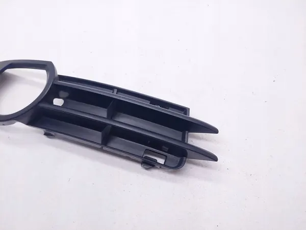 AUDI A3 8P4 05-09 Tapa de faro antiniebla derecha 8P4807682B image 3