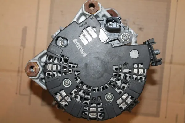 VOLVO V40 V60 S60 XC60 V70 S80 Vaihtovirtageneraattori 30659580 image 3