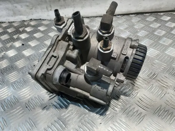 Wabco 4802040020 Styrventil - Begagnat skick image 2