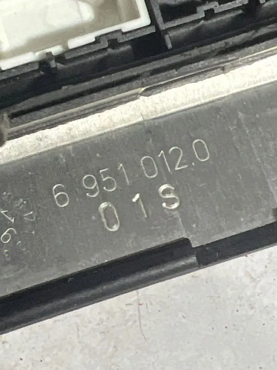 Pièce intérieure BMW Série 5 E60 E61 OEM 6951012 image 3