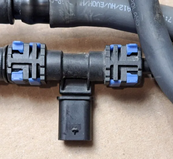 VOLVO V40 II V60 S80 II Capteur de pression de carburant - 31405791 image 4