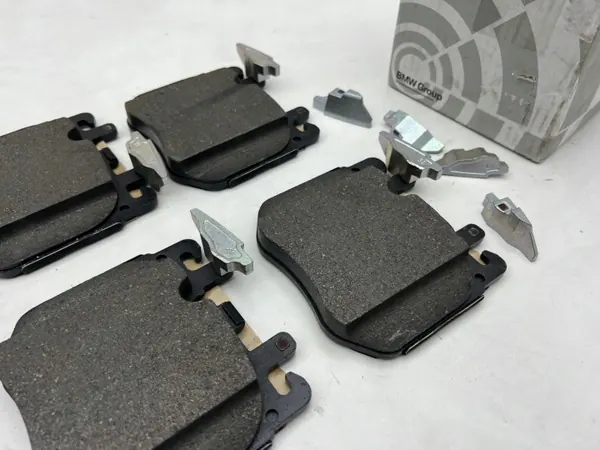 Conjunto pastilhas dianteiras OEM 6889570 SULIK3 - Usado image 4