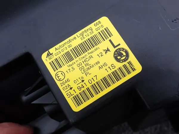 SKODA YETI 09-13 Farol Esquerdo 5L1941017 image 4