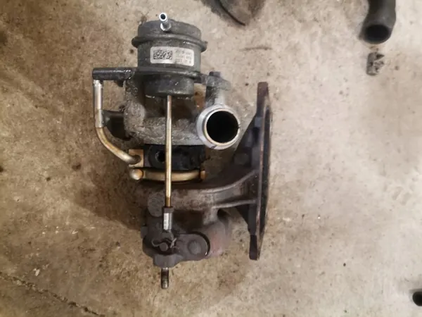 Turbo Renault Captur OEM 8201234386 - Usado image 2