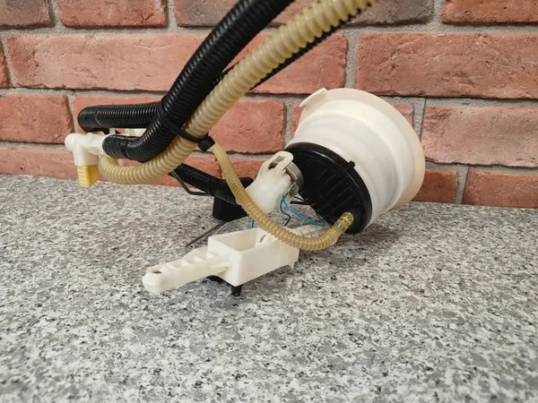 BMW E87 E82 E90 E91 E92 X1 E84 Brandstofpomp N43 N52 N53 N54 image 5