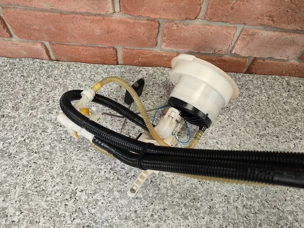 BMW E87 E82 E90 E91 E92 X1 E84 Brandstofpomp N43 N52 N53 N54 image 6