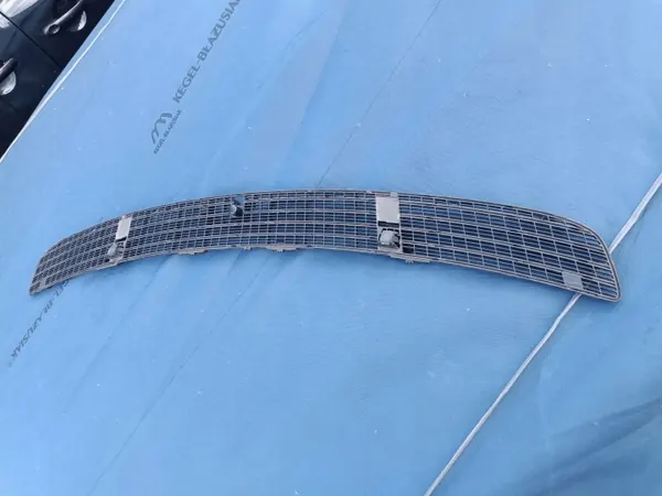 Grille Mercedes W203 OEM A2038801905 - Occasion image 2