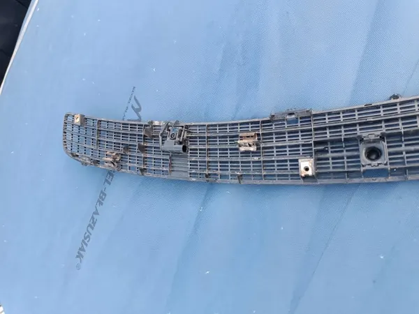 Grille Mercedes W203 OEM A2038801905 - Occasion image 4