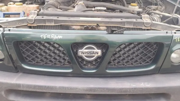 Calandre Grille pour Nissan Terrano II 2 Occasion OEM image 2