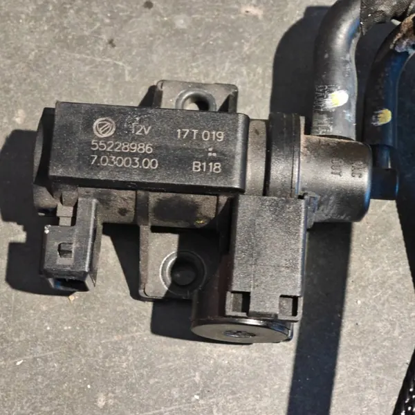 Válvula de vacío con mangueras OEM 55228986 Renault 1.6 DCI image 3
