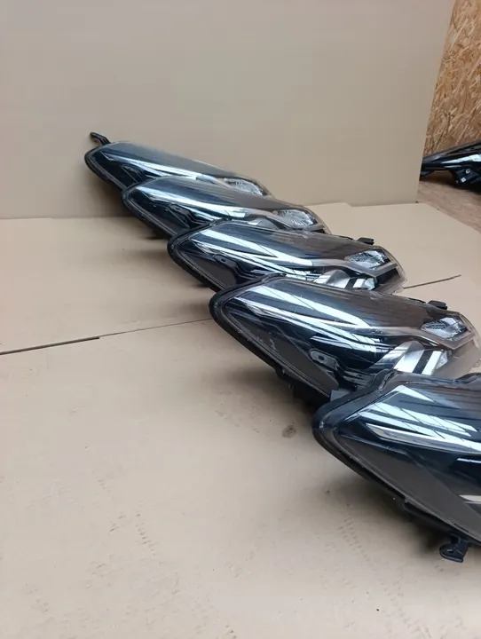 Réflecteur droit Toyota Yaris III Lift 2017-2020 NKH6TU image 2