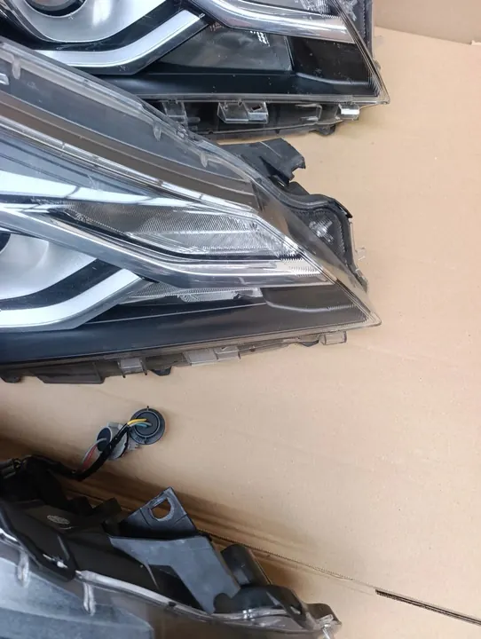 Réflecteur droit Toyota Yaris III Lift 2017-2020 NKH6TU image 4