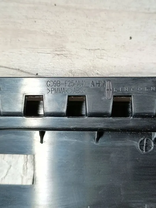 GD9BF254A41 Joint vitre arrière gauche 2017 Lincoln image 3