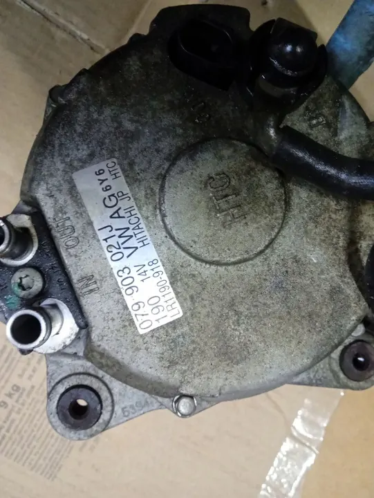 Vaihtovirtageneraattori Audi S6 C6 5.2 FSI V10 06- OEM 079903021J image 2