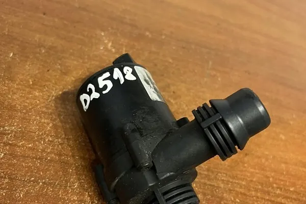 Elektrisk hjälppump kylvätska BMW X5 (E70) OEM image 3