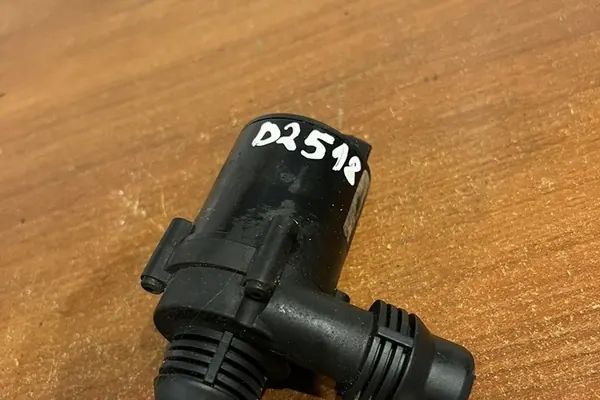 Elektrisk hjälppump kylvätska BMW X5 (E70) OEM image 4