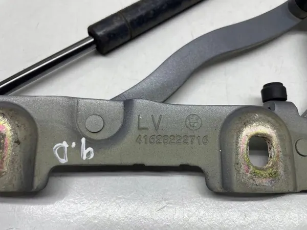 Rechte Kofferraumklappe Scharnier OEM 8222716 BMW E46 Cabrio image 3