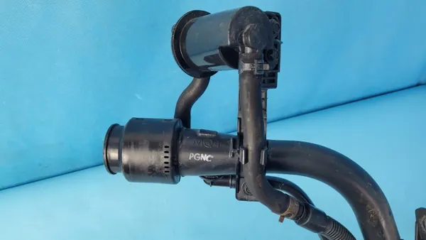 KIA SORENTO IV Bränsleledning OEM 31030-P2000 image 10
