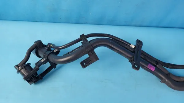 KIA SORENTO IV Bränsleledning OEM 31030-P2000 image 5