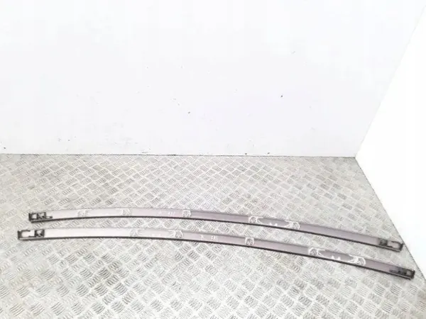 Garniture de bavette Citroen C3 OEM 18379B01 - Côté passager image 4