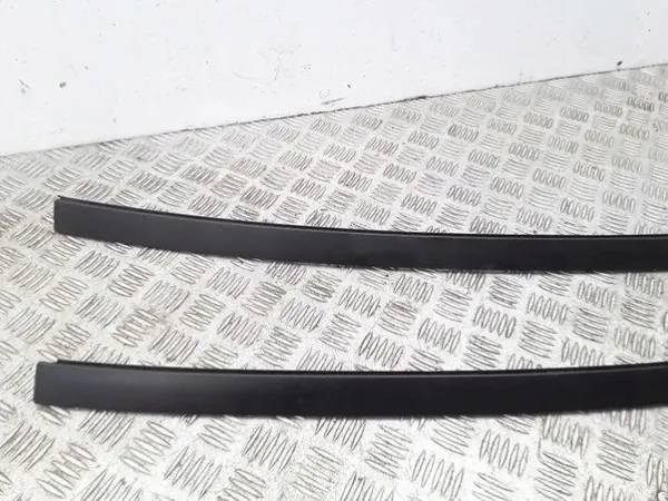 Garniture de bavette Citroen C3 OEM 18379B01 - Côté passager image 5