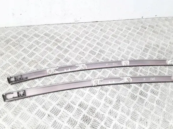 Garniture de bavette Citroen C3 OEM 18379B01 - Côté passager image 8