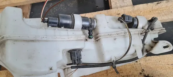 Audi A6 Pesuneste Säiliö 4F0955453R image 10