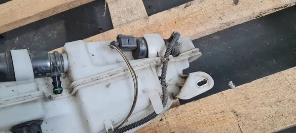 Audi A6 Pesuneste Säiliö 4F0955453R image 9