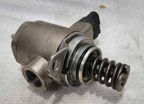 Kraftstoffpumpe Volkswagen / Seat / Skoda / Audi - 06J127025E image 3