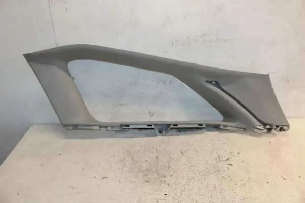 Rodillo de maletero Toyota Auris OEM 6247602030 - Usado image 6