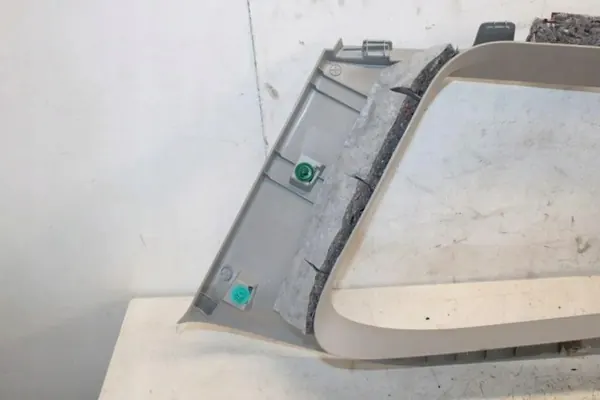 Rodillo de maletero Toyota Auris OEM 6247602030 - Usado image 8