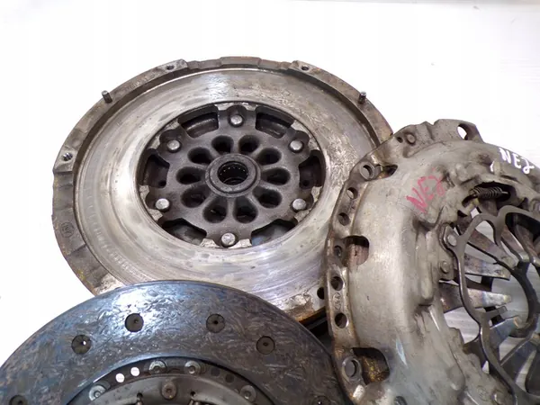 Kit de Embreagem de Dupla Massa Audi A4 B8 A5 8T A6 C7 2.0 TDI image 4