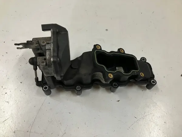 Oikea imusarja 3.0 Tdi 240 hv Audi A4 B8 image 2
