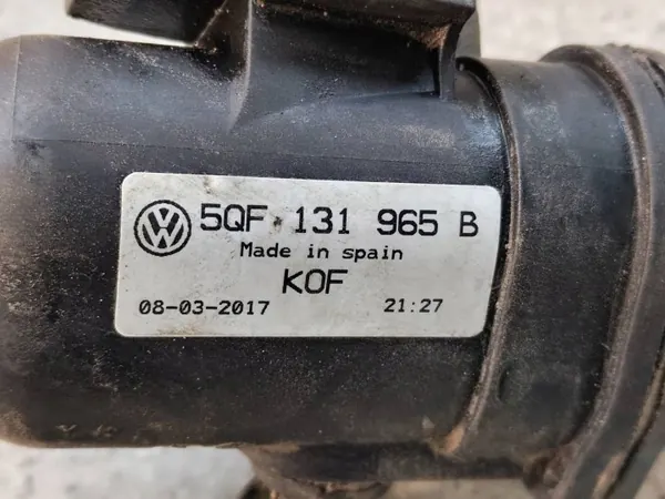 Bouchon AdBlue OEM 5QF131965B pour VW Tiguan II image 3