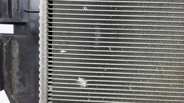 Vattensradiator Mercedes C63 AMG W205 W213 A0995005303 image 9