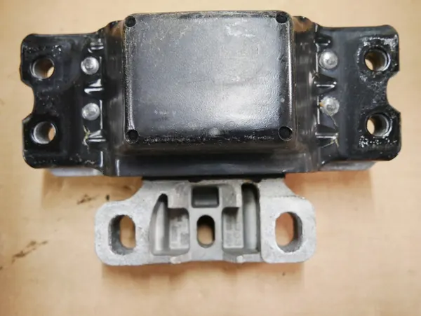 VW SKODA SEAT Moottorin Kiinnike 3C0199555 image 3