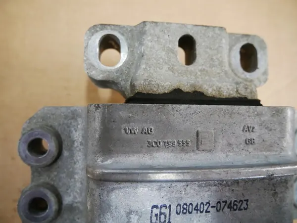 VW SKODA SEAT Moottorin Kiinnike 3C0199555 image 5