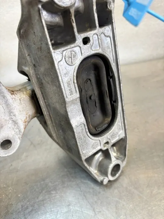 Moottorin tuki OEM 112119523R Renault Master IV:lle image 3
