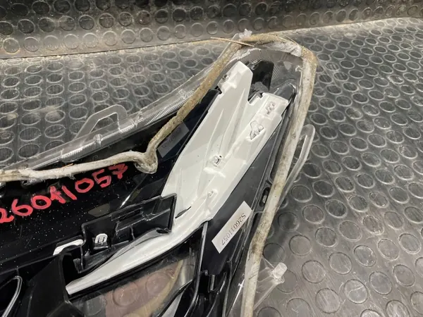 Toyota Yaris Cross 20- Koplampglas Rechts Voor OEM 10039-8A0AK image 7
