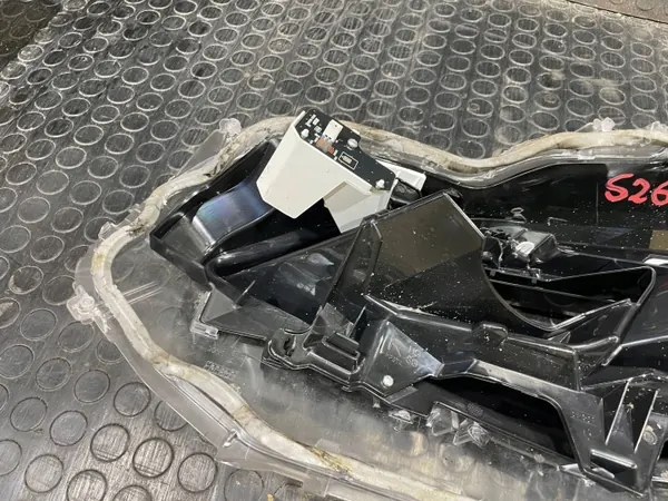 Toyota Yaris Cross 20- Koplampglas Rechts Voor OEM 10039-8A0AK image 8