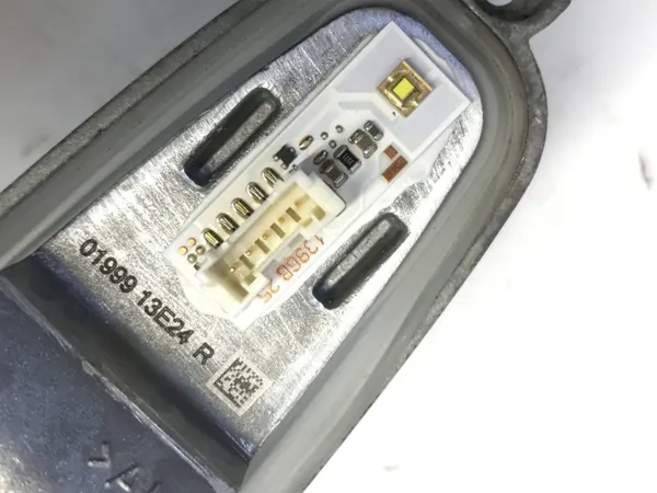 Audi Q3 8U Koplampmodule OEM 8U0941475A image 7