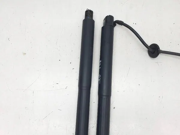 Baklucka ställdon vänster höger Mercedes W166 ML A1668901130 image 3