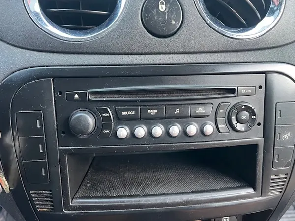 Citroen C2 Radio OEM AK-12-725151 - Gebraucht image 2