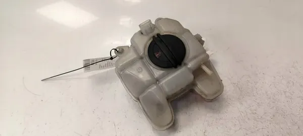 Nesteen Säiliö 3Q0121407A Volkswagen Passat B8 R-Line image 6