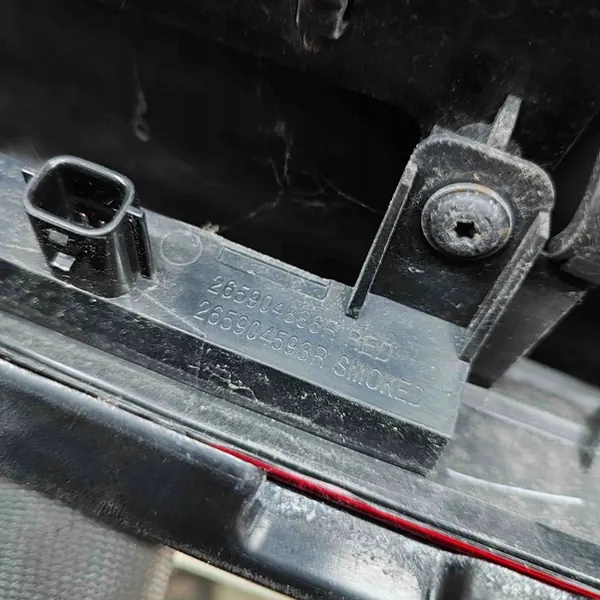 Takaluukku Spoileri Renault Captur (J5_) 265904886R image 6