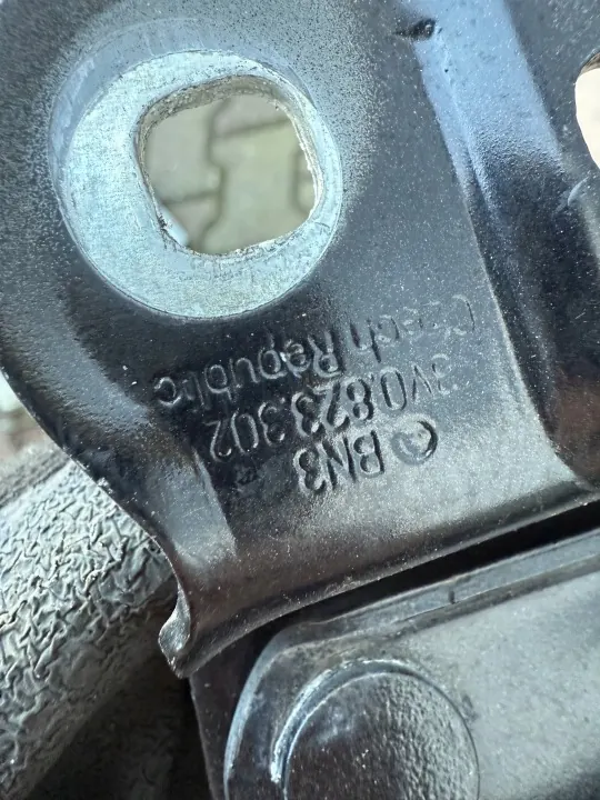 Motorkapscharnier OEM 3V0823301/3V0823302 voor Skoda Superb III image 3