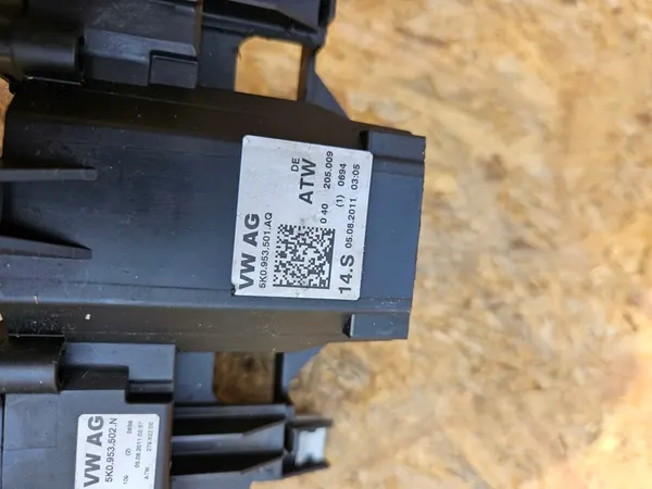 Volkswagen Lenkschalter Vorne OE 5K0953502N image 4
