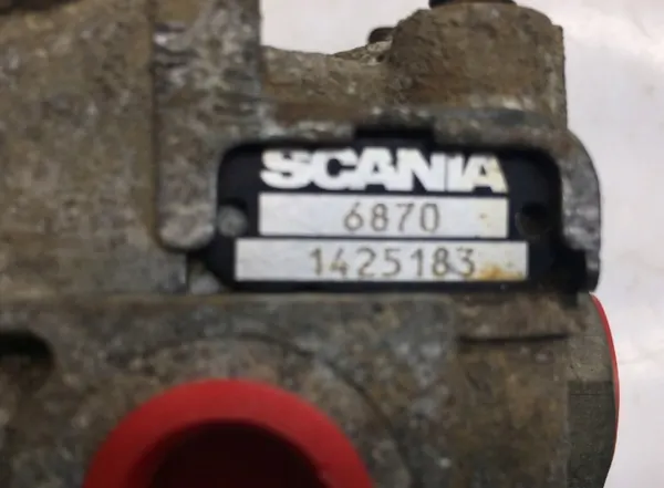 Válvula de relé Scania OEM 1425183 - Estado usado image 5